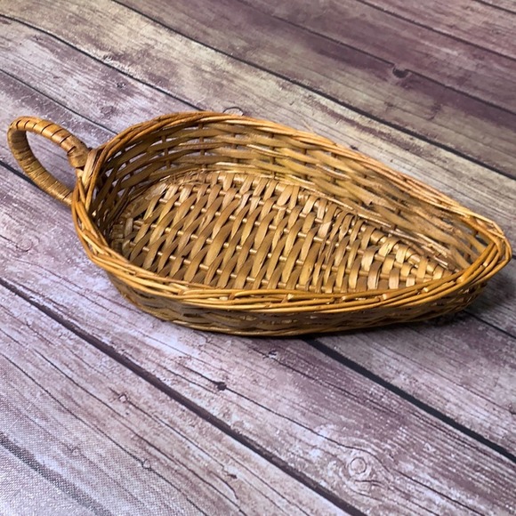Vintage Other - VTG Brown Wicker Rattan Leaf Shaped Boho Basket